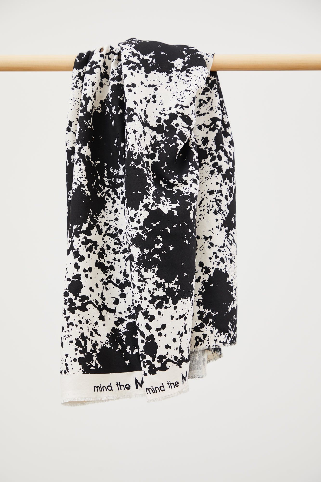 VISCOSE CREPE - SHADOW - CREAMY WHITE